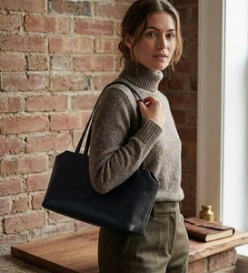 Sac à main en cuir pour femme, bandoulière confortable pour une utilisation toute la journée - Product Image 1