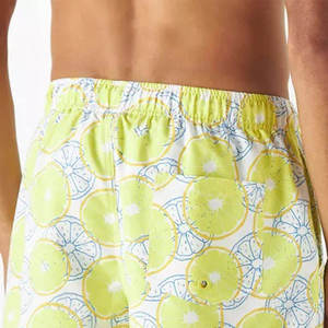 Livraison Rapide - Short de Bain Homme Personnalisé Écologique avec Logo Avant, Séchage Rapide, Respirant, Taille Élastique, Poches - 100% Polyester - Product Image 3