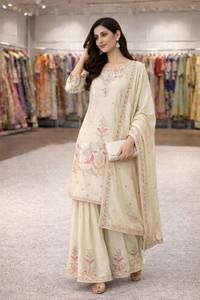 Haut de soirée en soie Chinon avec broderie et travail de sequins, et palazzo long avec dupatta - Product Image 2