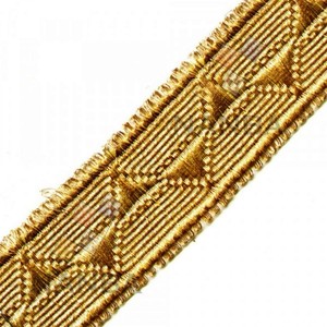 Cinta de Hilo Metálico Dorado con Trenzado y Patrón Geométrico para Decoración de Prendas - Product Image 1