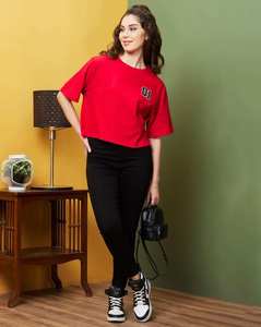 เสื้อยืดผู้หญิงสีแดง แขนครึ่งตัว คอกลม วินเทจ ลายโลโก้ 01 ทรงปกติ สวมใส่สบาย ผ้าเจอร์ซีย์คอตตอน ระบายอากาศได้ดี แห้งเร็ว เป็นมิตรกับสิ่งแวดล้อม - Product Image 6