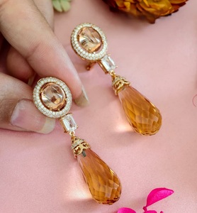 Pendientes de moissanita con baño de oro en latón de primera calidad, elegantes y de alta calidad, para mujer, colección para bodas. - Product Image 4