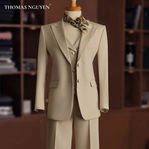 [Exclusif] Le tailleur trois pièces beige « Powerful Lead » - Collection féminine |   Fabriqué à la main au Vietnam - Product Image 1