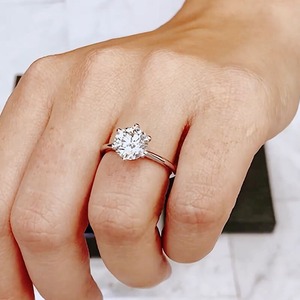 Anillo de Compromiso Solitario con Diamante Cultivado en Laboratorio, Corte Brillante Redondo de 2.75 Quilates, Oro Blanco de 14K, 6 Puntas, Joyería Nupcial Personalizada - Product Image 2