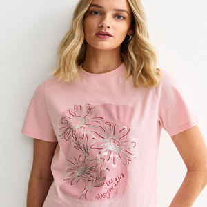 Wholesale Light Pink Foiled Flower Print Women's T-Shirt Soft Cotton Fabric Casual Wear Breathable Women's Shirts Custom Design - Product Image 5