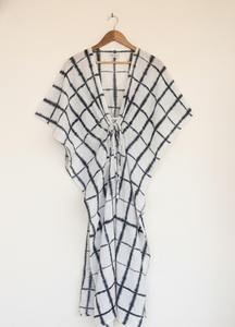 ชุดเดรสยาวทรงตรงคอวีผ้าฝ้าย 100% เป็นมิตรกับสิ่งแวดล้อมสำหรับผู้หญิง ตัดเย็บด้วยมือ ทรงหลวม ระบายอากาศได้ดี ซักได้ เหมาะสำหรับกิจกรรมกลางแจ้ง รับผลิตแบบ ODM - Product Image 5