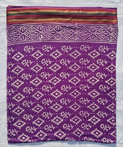 Paréo en coton imprimé à la main avec bordure Zarti, léger et respirant, idéal pour la plage ou comme écharpe d'été. - Product Image 6