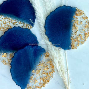 Juego de Posavasos de Resina Clásicos Vibrantes con Acabado Brillante y Detalles en Dorado, Ecológicos, Hechos a Mano para Decoración Chic de Comedores y Mesas de Café - Product Image 2