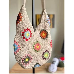 Bolso de mano de ganchillo hecho a mano para mujer, elegante bolso de punto para la playa, vacaciones, compras y viajes, a la venta. - Product Image 4