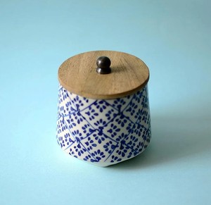 Pot de rangement en céramique à succès avec couvercle en bois, récipient de cuisine hermétique, organisateur à motifs artisanaux, décoration élégante - Product Image 1