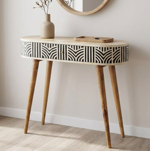 Mesa consola ovalada de madera con un frente de cajón con incrustaciones de hueso rayado y patas de madera cónicas, disponible a precios de mayorista. - Product Image 1