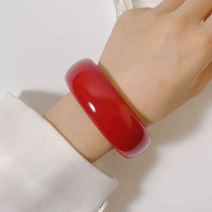 Bracelet manchette en résine rouge brillante bombée, en acrylique épais, pour femme, accessoires de bijouterie fantaisie, en stock - Product Image 1