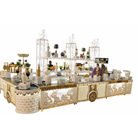 Installation luxueuse d'un buffet de mariage