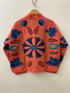 Chaqueta de Algodón Tejida a Mano con Bordado Floral Suzani de Jaipur, India, Estilo Étnico Tradicional Unisex para Otoño e Invierno - Product Image 2