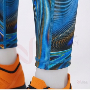 Ensemble 2 pièces de yoga pour femme, bleu marine côtelé, composé d'un crop top à manches longues et d'un short taille haute, avec décolleté carré et bretelles spaghetti - Product Image 6