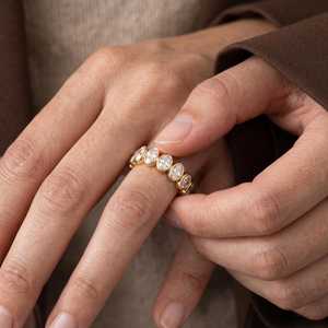 Magnifique bague éternelle en or massif 14 carats avec diamant ovale de laboratoire, idéale pour une demande en mariage ou comme cadeau pour les amoureux - Product Image 4