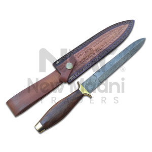 Cuchillo de caza de acero de Damasco con hoja de punta caída, mango de madera y funda de cuero, a la venta a un precio razonable. - Product Image 1
