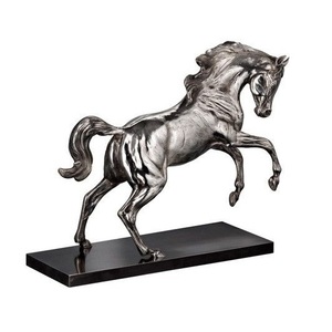 Sculptures de chevaux en aluminium raffiné, offrant une durabilité fiable, un attrait décoratif et une expression intemporelle pour la décoration intérieure. - Product Image 1