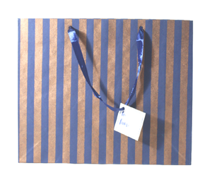 Sac en papier d'art recyclé de qualité supérieure, fait main, imprimé à l'écran avec des rayures métalliques en cuivre et des poignées en ruban de satin assorties - Product Image 1