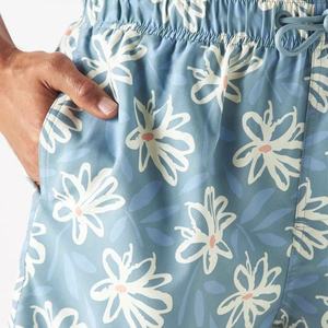 Shorts de bain pour hommes en polyester extensible, respirants et à séchage rapide, avec impression par sublimation, personnalisables, vente en gros - Product Image 4