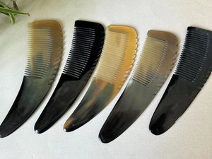 Peigne classique en corne de buffle fait main pour cheveux, barbe et moustache – Finition naturelle et lisse – Article de toilettage haut de gamme - Product Image 2