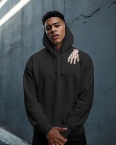 Sweat-shirt à capuche unisexe noir avec logo imprimé à la main sur le devant, coupe classique, vêtement décontracté d'hiver, 100% coton molletonné anti-boulochage, tricoté - Product Image 1