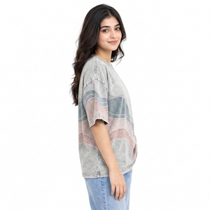 Camisetas con lavado ácido para mujer, elegantes y esenciales para el armario, con tela transpirable y diseños modernos para mayor comodidad. - Product Image 4