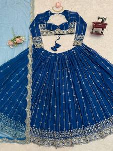 ชุดเลเฮนกาปักลายสีม่วงแบบกึ่งสำเร็จรูป ยี่ห้อ Foux Gorgette พร้อมเสื้อท่อนบนแบบยังไม่เย็บติด และผ้าคลุมไหล่จอร์เจตต์ - Product Image 5