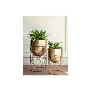 Jardinière en métal artisanale avec support pour une décoration moderne intérieure et extérieure de la maison et du jardin - Product Image 1