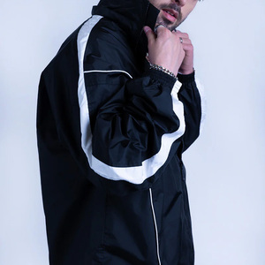 Ensemble de survêtement coupe-vent en polyester respirant avec logo personnalisé – Veste et pantalon de sport pour hommes et femmes – Idéal pour la gym et les voyages - Product Image 3