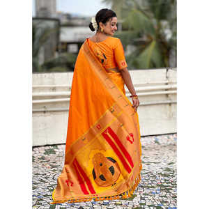 Sari en soie Paithani tissé avec des fils de zari jaunes, écharpes et châles ethniques - Product Image 5