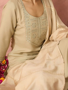 Ensemble Kurta et pantalon pour femme en coton beige à séchage rapide, imprimé numérique, avec dupatta, coupe régulière, longueur genou, tenue traditionnelle indienne et pakistanaise - Product Image 5