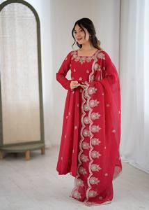 ชุดเดรส Anarkali ผ้าไหมปักลายสวยงามพร้อมผ้าคลุมไหล่เข้าชุด และกางเกงผ้าฝ้ายแขนยาว ชุดงานเทศกาลสไตล์ชาติพันธุ์ - Product Image 3