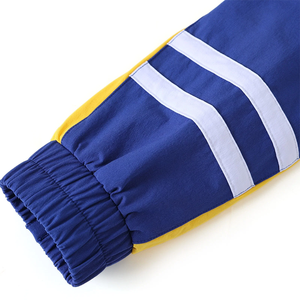 เสื้อแจ็คเก็ตกันลมแบบซิปเต็มตัว A&T รุ่น Custom สไตล์ Greek Life สำหรับสั่งซื้อจำนวนมาก ขายส่ง เหมาะสำหรับมหาวิทยาลัยและวิทยาลัย  ชุดนักเรียนชายหญิง สไตล์ชมรมนักเรียนชายหญิง - Product Image 3