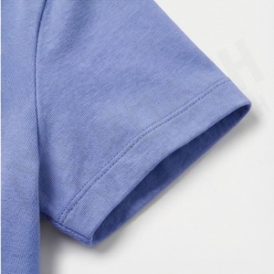 T-shirt court pour femme à col en V, 100 % coton biologique de luxe, pré-rétréci, doux, respirant, coupe décontractée, couleur personnalisable - Product Image 3