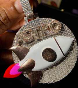 จี้ห้อยคอเงินแท้ 925 แบบกำหนดเอง ประดับเพชรโมอิสซาไนต์เคลือบเงาเต็มเส้น สไตล์ฮิปฮอป ผ่านการทดสอบเพชร พร้อมดีไซน์ตัวอักษร - Product Image 1