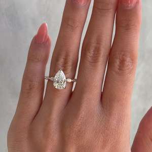 Bague de fiançailles en moissanite taille poire 4 carats avec pierres latérales taille marquise en argent sterling 925, alliance tendance pour femme, cadeau personnalisé - Product Image 3