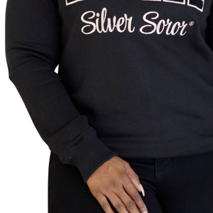 Sweat-shirt en chenille AKA Silver Soror pour femmes, sweat-shirt à col rond de qualité supérieure avec lettres grecques brodées - Product Image 4