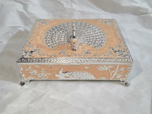 Caja de Joyería Rectangular de Lujo Plateada con Diseño de Pavo Real, Estuche para Bisutería Esmaltado, Forro de Terciopelo, Compartimentos Divididos, Contenedor Multiusos para Regalo - Product Image 4