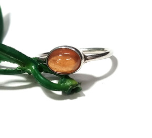Anillo de Hessonita Natural: Anillo Ajustable Hecho a Mano en Plata de Ley 925 con Piedra Ovalada Cabujón para Mujer, Joyería Fina - Product Image 1