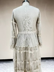 Robe longue bohème en dentelle pour femme, robe longue fluide à manches longues avec volants superposés et dentelle florale pour soirée ou invitée de mariage - Product Image 3