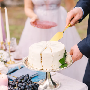 Juego de Servidores de Pastel de Boda Reales con Bandeja de Mármol y Cuchillas de Acero Inoxidable con Acabado Espejo - Elegante Exhibición Dorada para Novios - Product Image 4