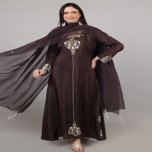 Conjunto de 3 piezas de ropa elegante para mujer, vestido Chudidar Dupatta color marrón con adornos de perlas y lentejuelas. - Product Image 1