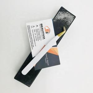 Pinzas de extensión de pestañas de acero inoxidable de 65 grados con logotipo personalizado, Punta puntiaguda con agarre fuerte y pinzas de pestañas de fibra blanca - Product Image 5