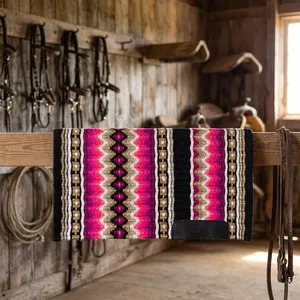 Couverture de selle en laine rose vif, motif cheval, faite à la main, très demandée, disponible à prix réduit - Product Image 5