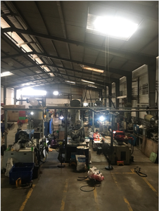 Bouteille en verre de sport vietnamienne de haute qualité de 530ml Couvercle au design moderne avec trou de lanière pratique du service OEM ODM du Viet Nam - Product Image 5