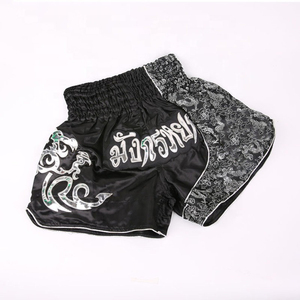Shorts de MMA y Muay Thai con Estampado Digital Personalizado, Logotipo Frontal Personalizado, 100% Poliéster, Transpirables y de Secado Rápido, Corte Holgado para Mujer - Product Image 3