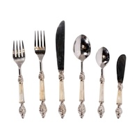 Ensemble de couverts vintage en acier inoxydable avec poignées en nacre, style Napoléon élégant et antique, vaisselle de dîner.