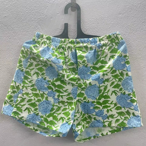 Pantalons courts d'été décontractés pour hommes Short imprimé feuilles vertes et fleurs Vêtements de plage légers et respirants Style vacances tropicales - Product Image 2