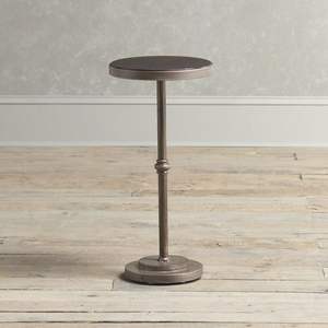 Table d'appoint en métal de style bijou, finition luxueuse, meuble attrayant pour les intérieurs contemporains - Product Image 1